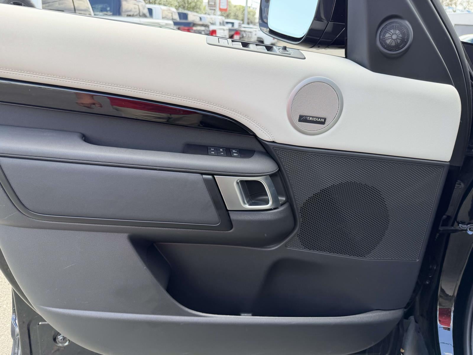 2025 Land Rover Discovery P300 S