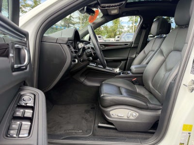 2022 Porsche Macan Base