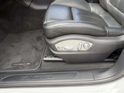 2022 Porsche Macan Base