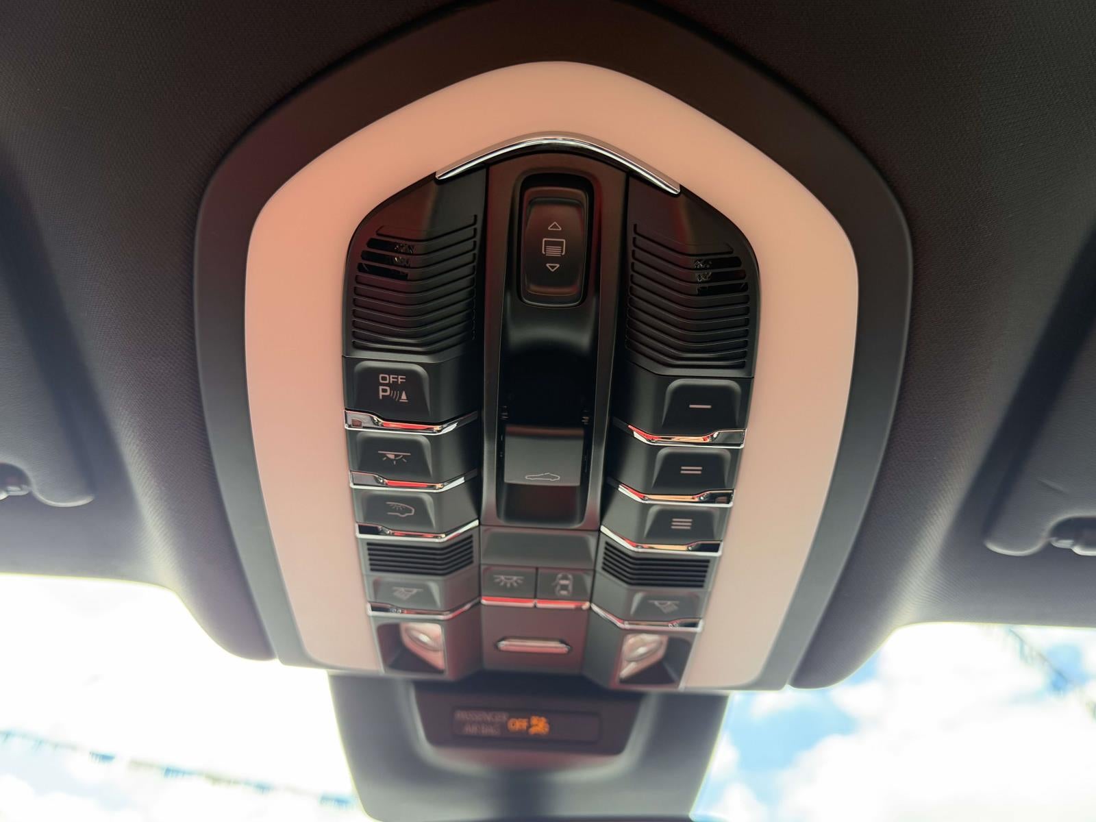 2022 Porsche Macan Base