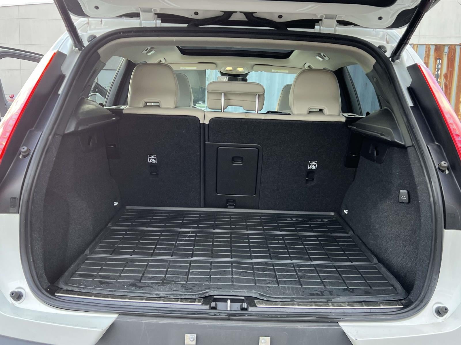 2023 Volvo XC40 B5 Ultimate Bright Theme