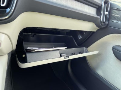 2023 Volvo XC40 B5 Ultimate Bright Theme