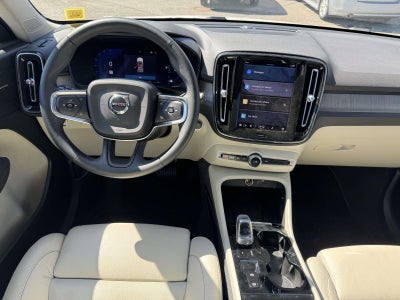 2023 Volvo XC40 B5 Ultimate Bright Theme
