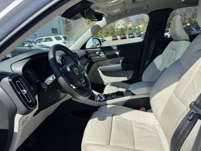 2023 Volvo XC40 B5 Ultimate Bright Theme