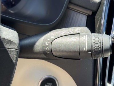 2023 Volvo XC40 B5 Ultimate Bright Theme