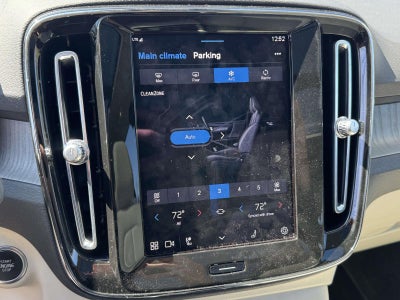 2023 Volvo XC40 B5 Ultimate Bright Theme