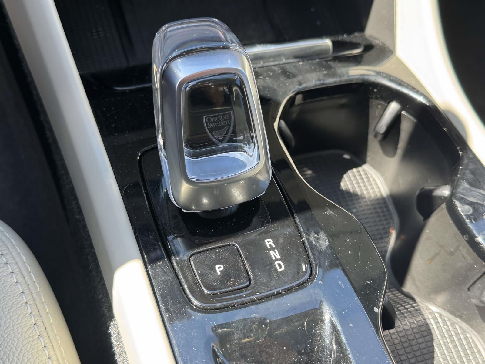 2023 Volvo XC40 B5 Ultimate Bright Theme