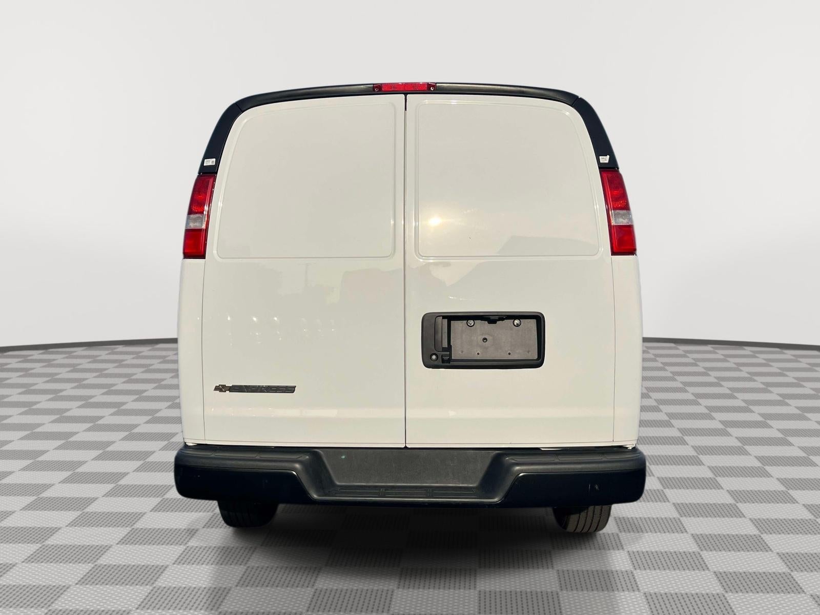 2025 Chevrolet Express Cargo WT