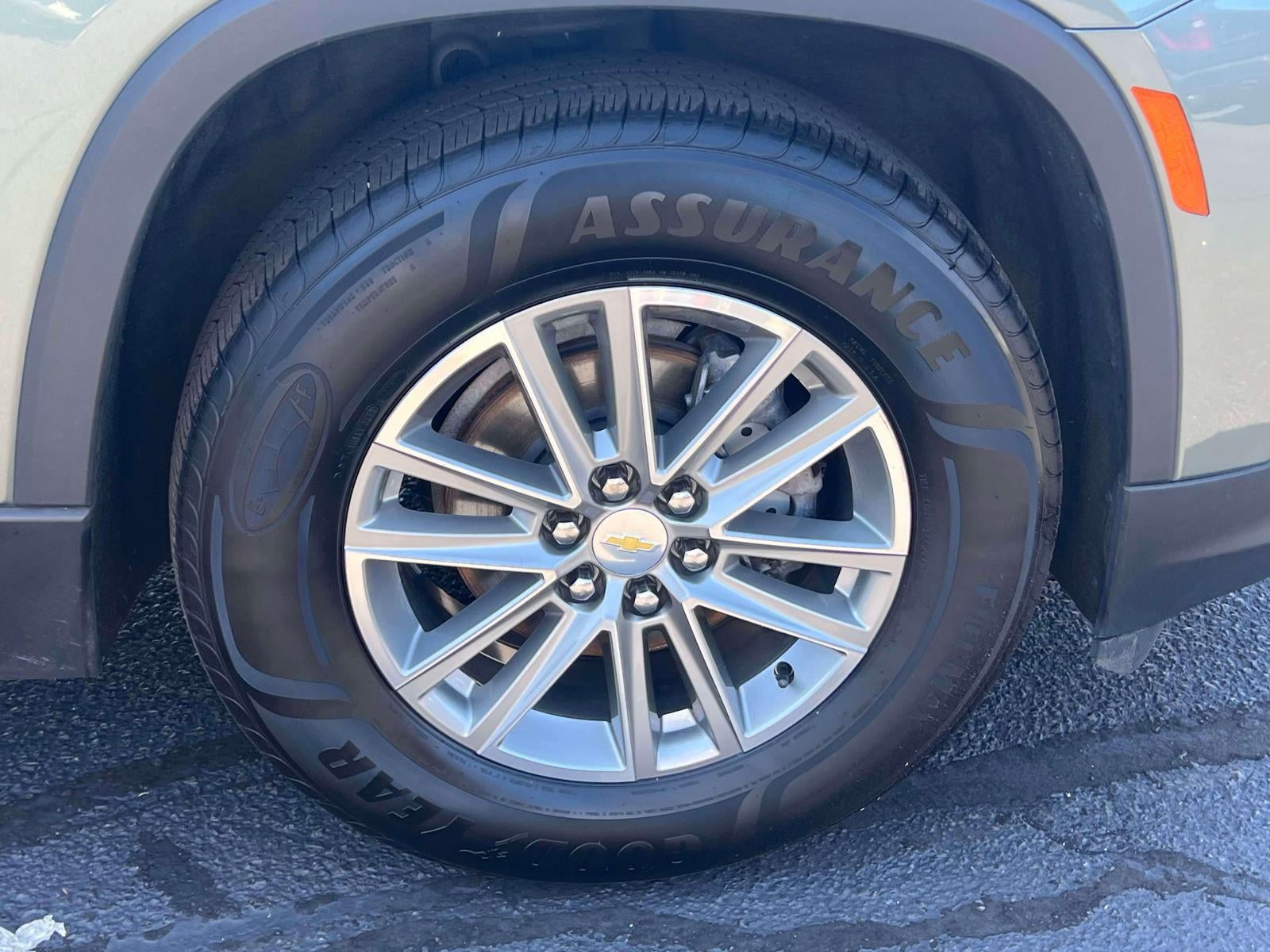 2023 Chevrolet Traverse LT Leather