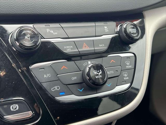2017 Chrysler Pacifica Touring-L