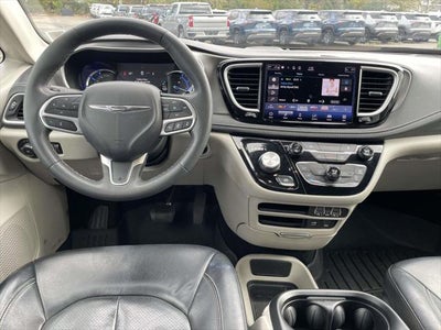 2022 Chrysler Pacifica Hybrid Touring L