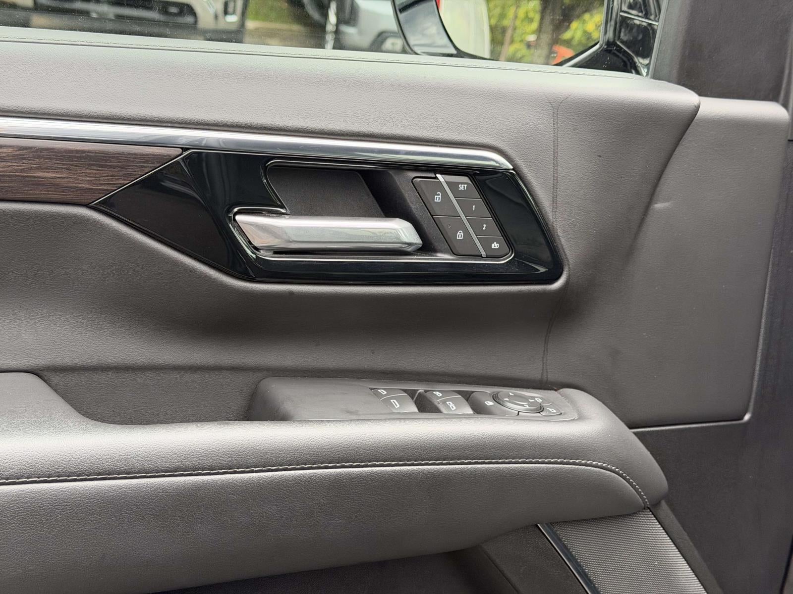 2025 Chevrolet Suburban LT