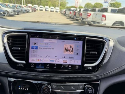 2024 Chrysler Pacifica Hybrid S Appearance Pkg