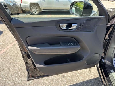 2022 Volvo XC60 Momentum