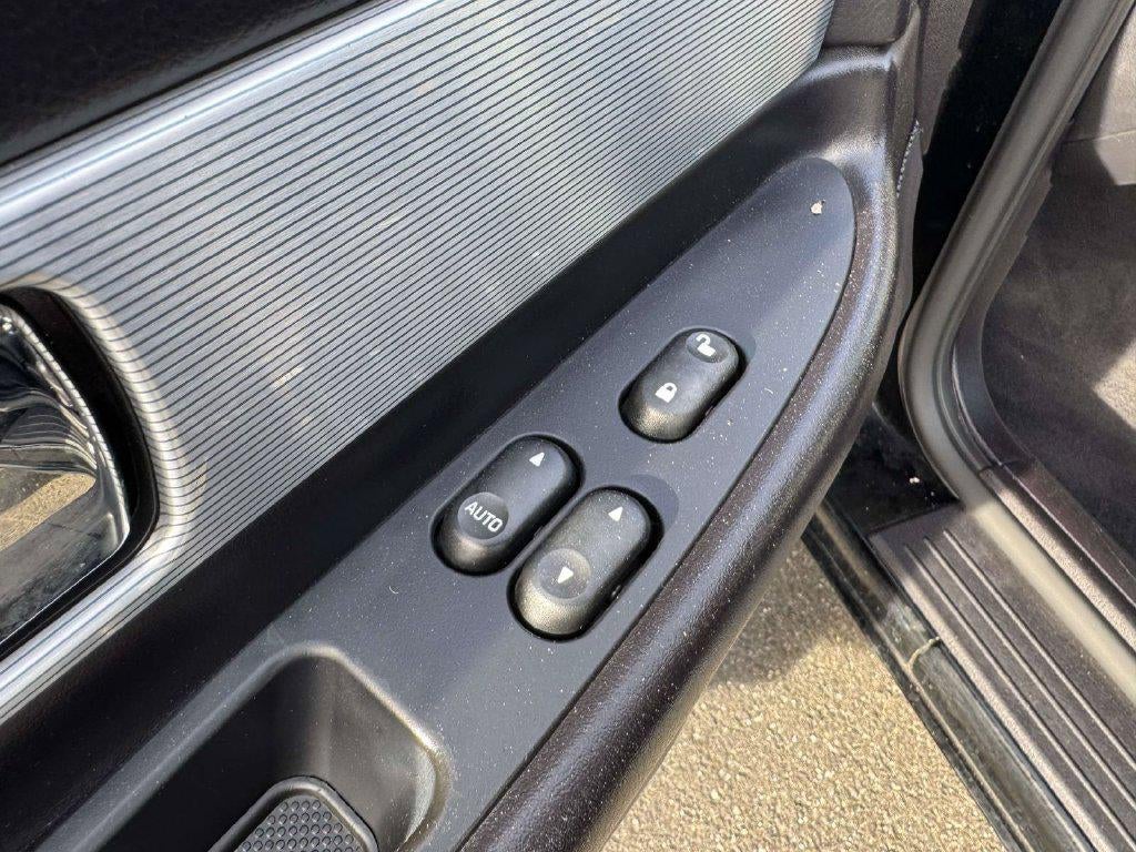 2004 Ford Thunderbird Base