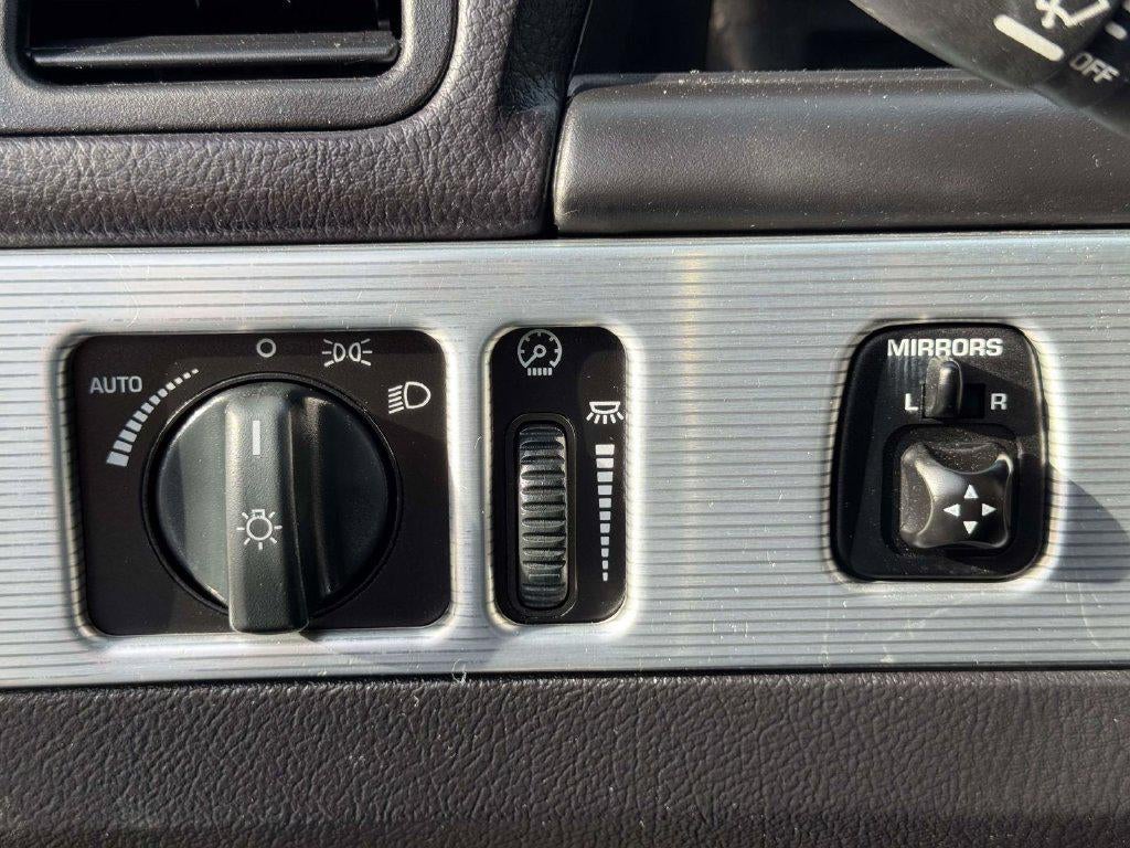 2004 Ford Thunderbird Base