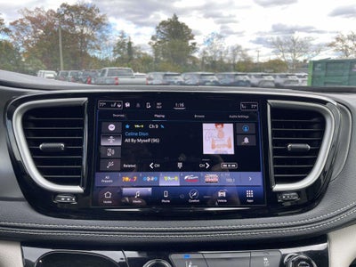 2022 Chrysler Pacifica Hybrid Touring L