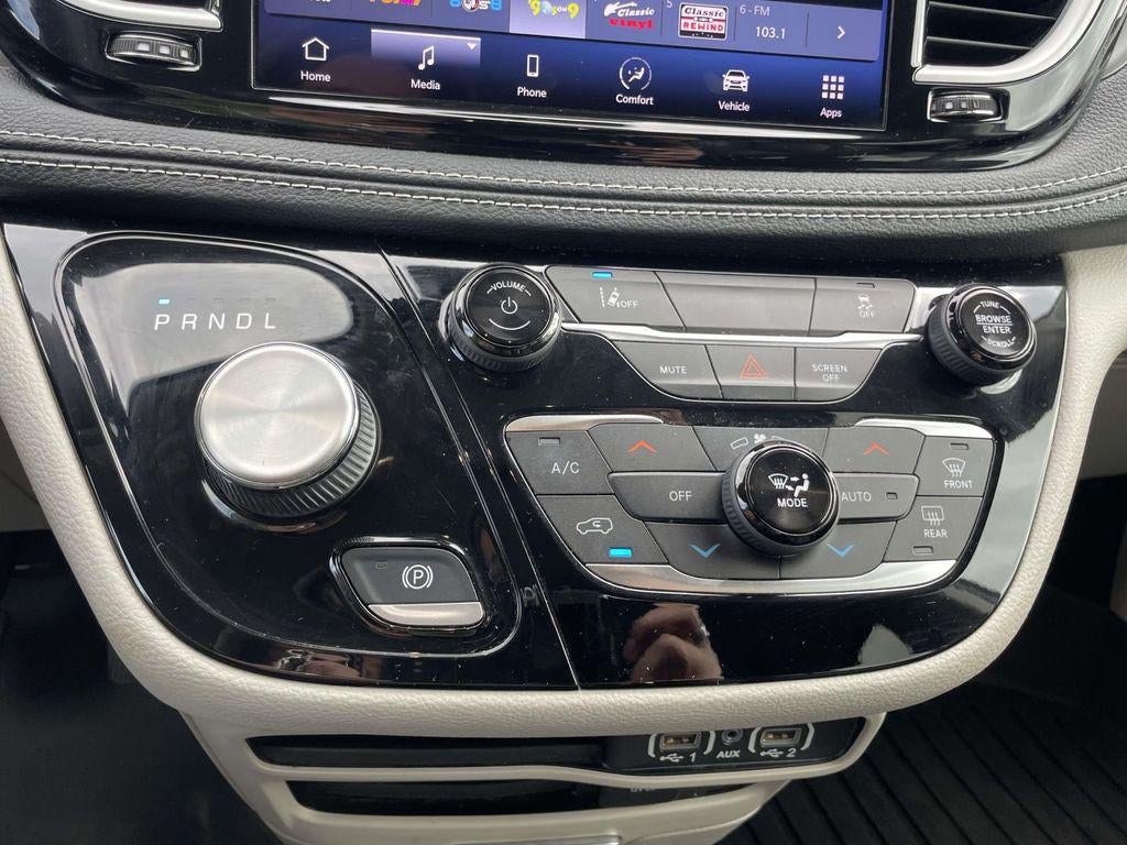 2022 Chrysler Pacifica Hybrid Touring L