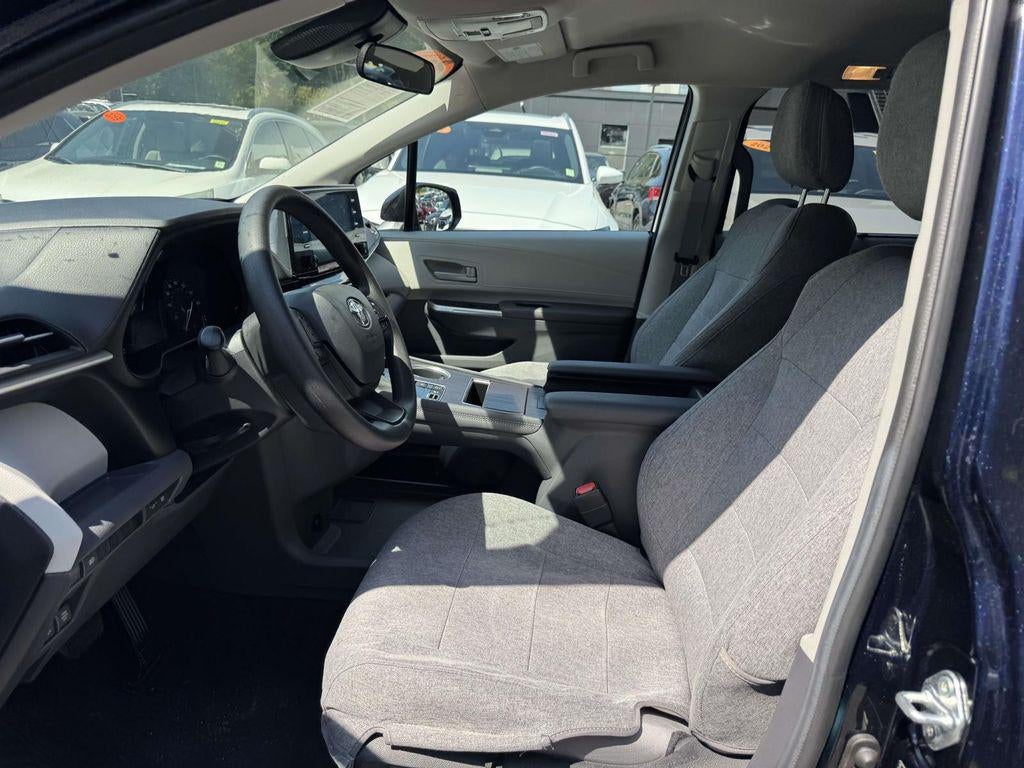2024 Toyota Sienna LE