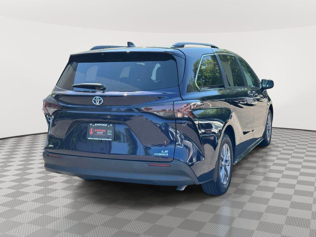 2024 Toyota Sienna LE