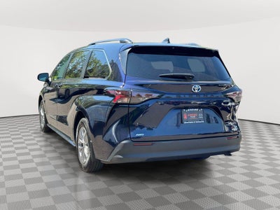 2024 Toyota Sienna LE