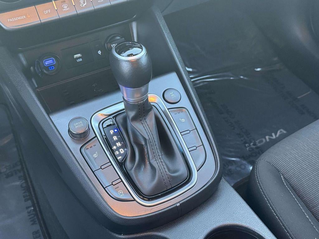 2022 Hyundai KONA SEL